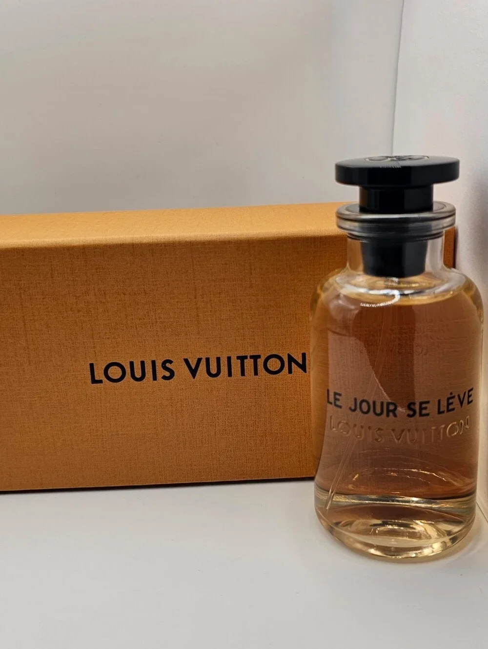 ☀️1 Btl✅️ LOUIS VUITTON LE JOUR SE LEVE FRAGRANCE💯100ML BOTTLE ➕️ 💥5pc=10ML✅️